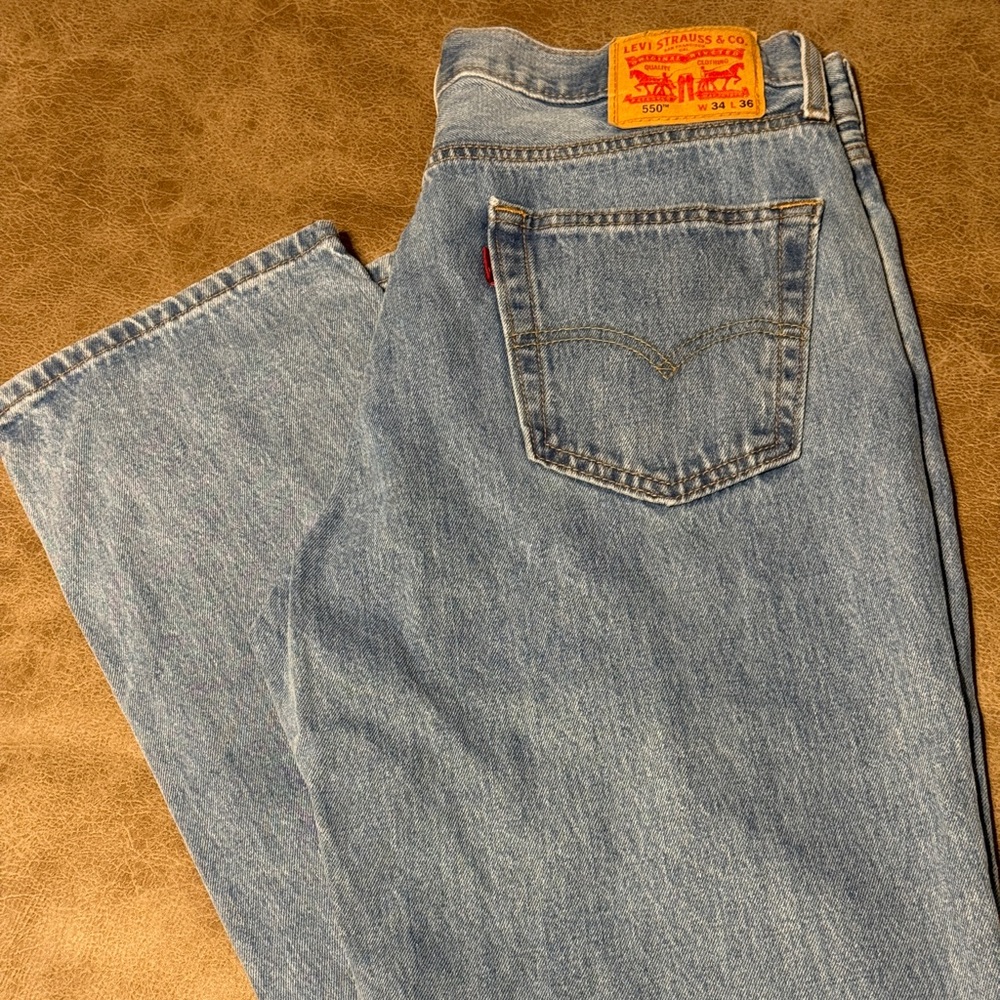 Levi's 550 Men's Light Stonewash Blue Relaxed Fit Jeans